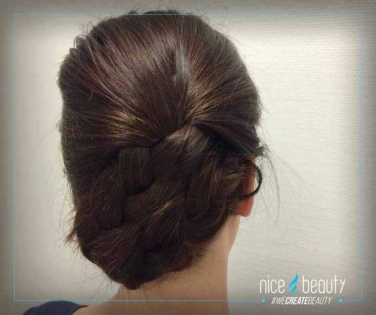 Makkelijke hairstyling in 6 stappen! Makkelijke hairstyling in 6 stappen!