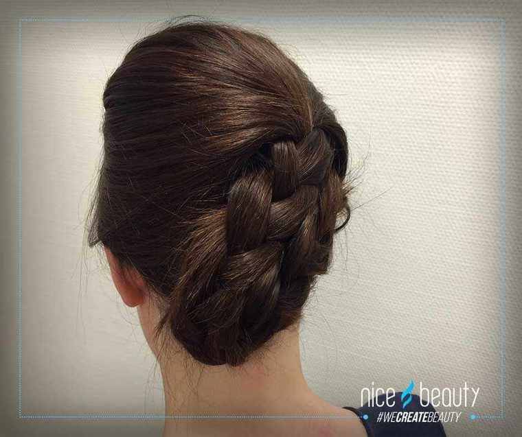 Makkelijke hairstyling in 6 stappen! Makkelijke hairstyling in 6 stappen!