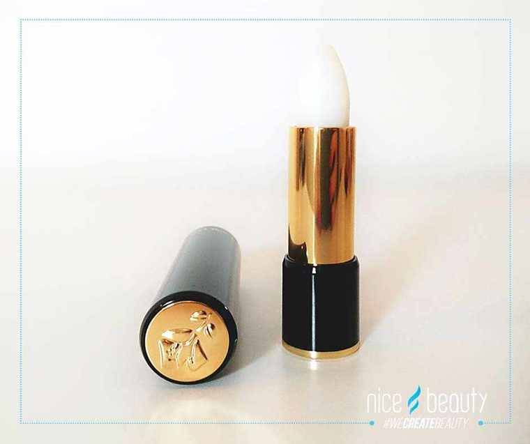 Fantastiske røde, glossy læber. Fantastiske røde, glossy læber.
