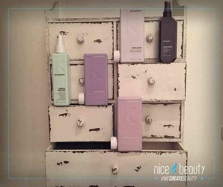 Hvordan plejer jeg mit afblegede hår? Hvordan plejer jeg mit afblegede hår?