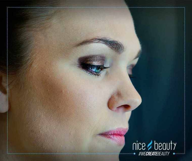 Skal Smokey eyes være lavet i sort? Skal Smokey eyes være lavet i sort?