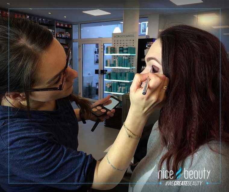 Skal Smokey eyes være lavet i sort? Skal Smokey eyes være lavet i sort?