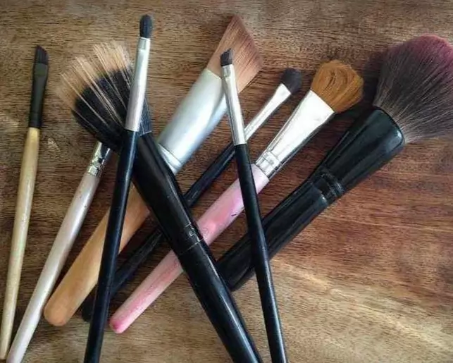 renser du dine make-up børster!