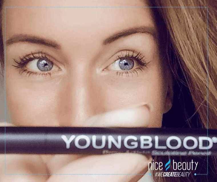 Mooie, goed-gevormde wenkbrauwen