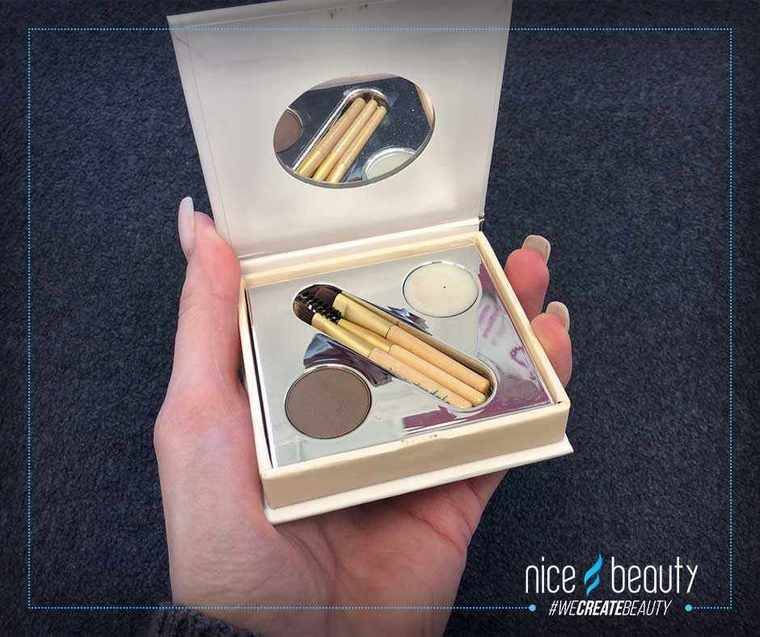 Auftritt der Augenbrauen