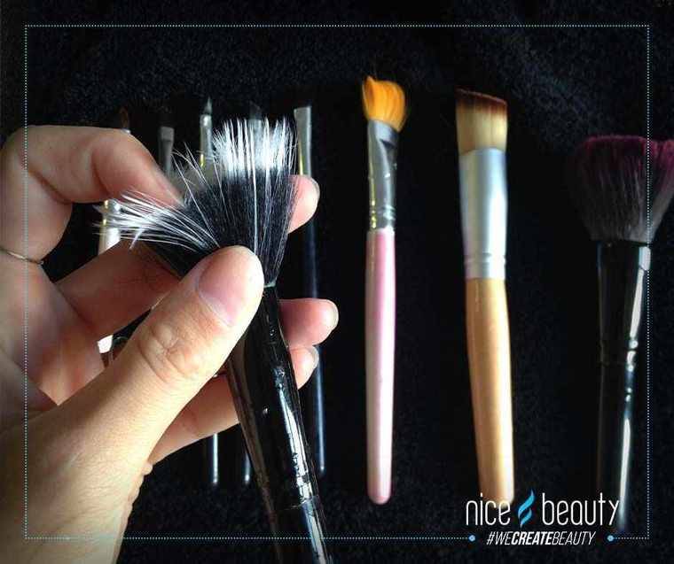 Hoe maak je je make-up penselen schoon?