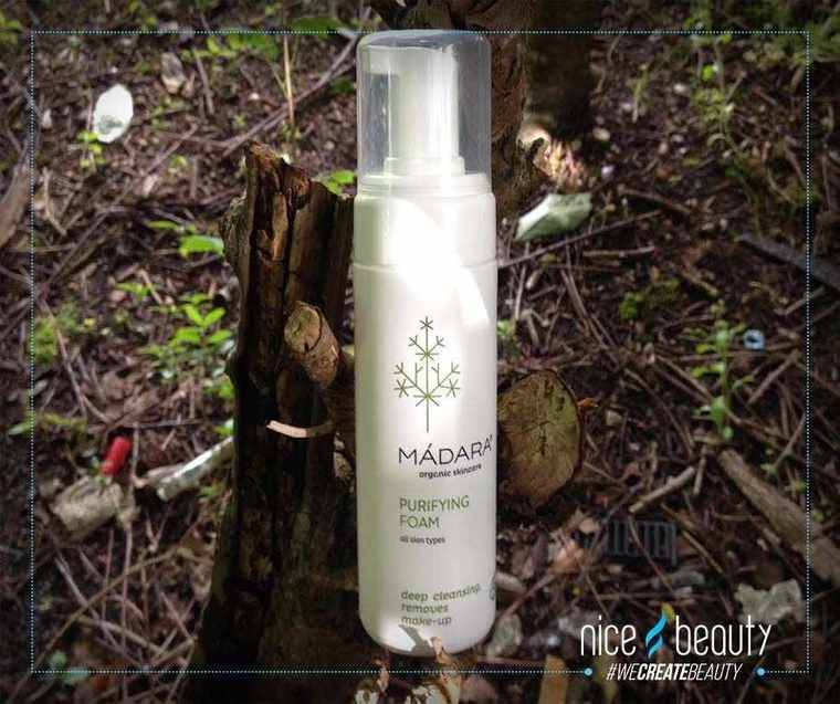 Een zachte reinigingsschuim van MÁDARA voor alle huidtypen