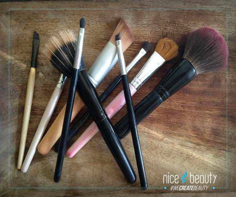 renser dine make-up børster!