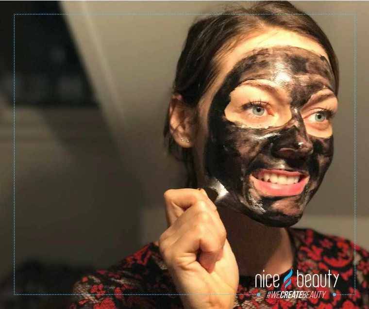 Ansiktsmask med ormgift