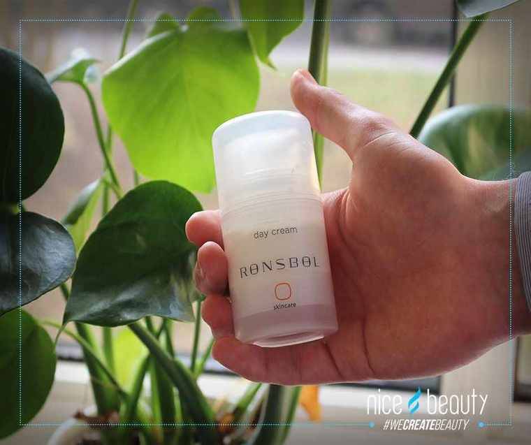 De neutrale crème voor de man met de droge huid