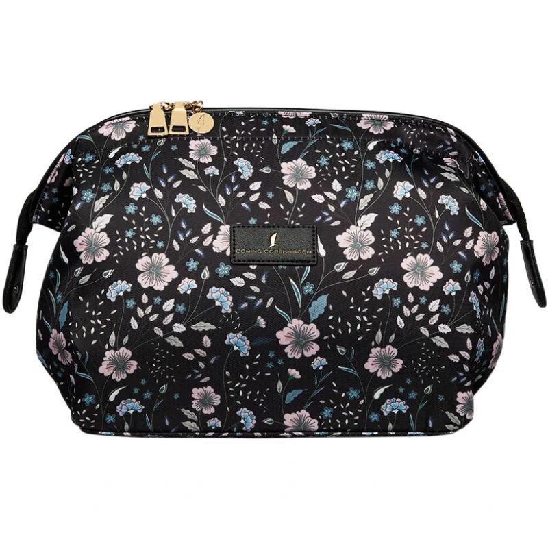 Se Coming Copenhagen Mia Toiletry Bag Large - Floral Dream (Limited Edition) hos NiceHair.dk